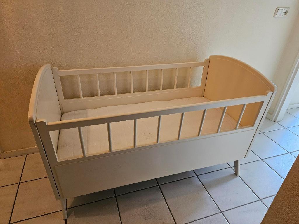 Vintage ledikantje en commode baby, Ophalen, Gebruikt, Ledikant
