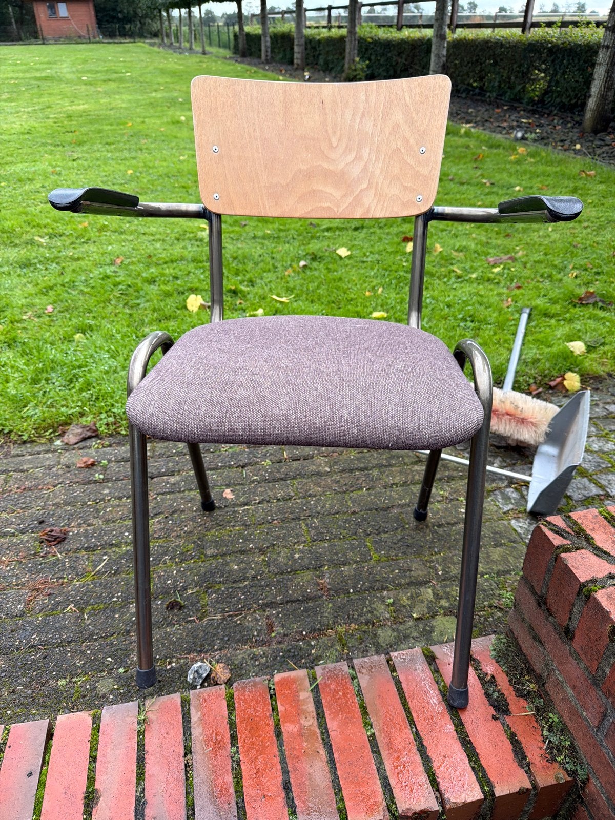 Comfortabele stoel met armleuningen, Ophalen, Gebruikt, Hout, Eén