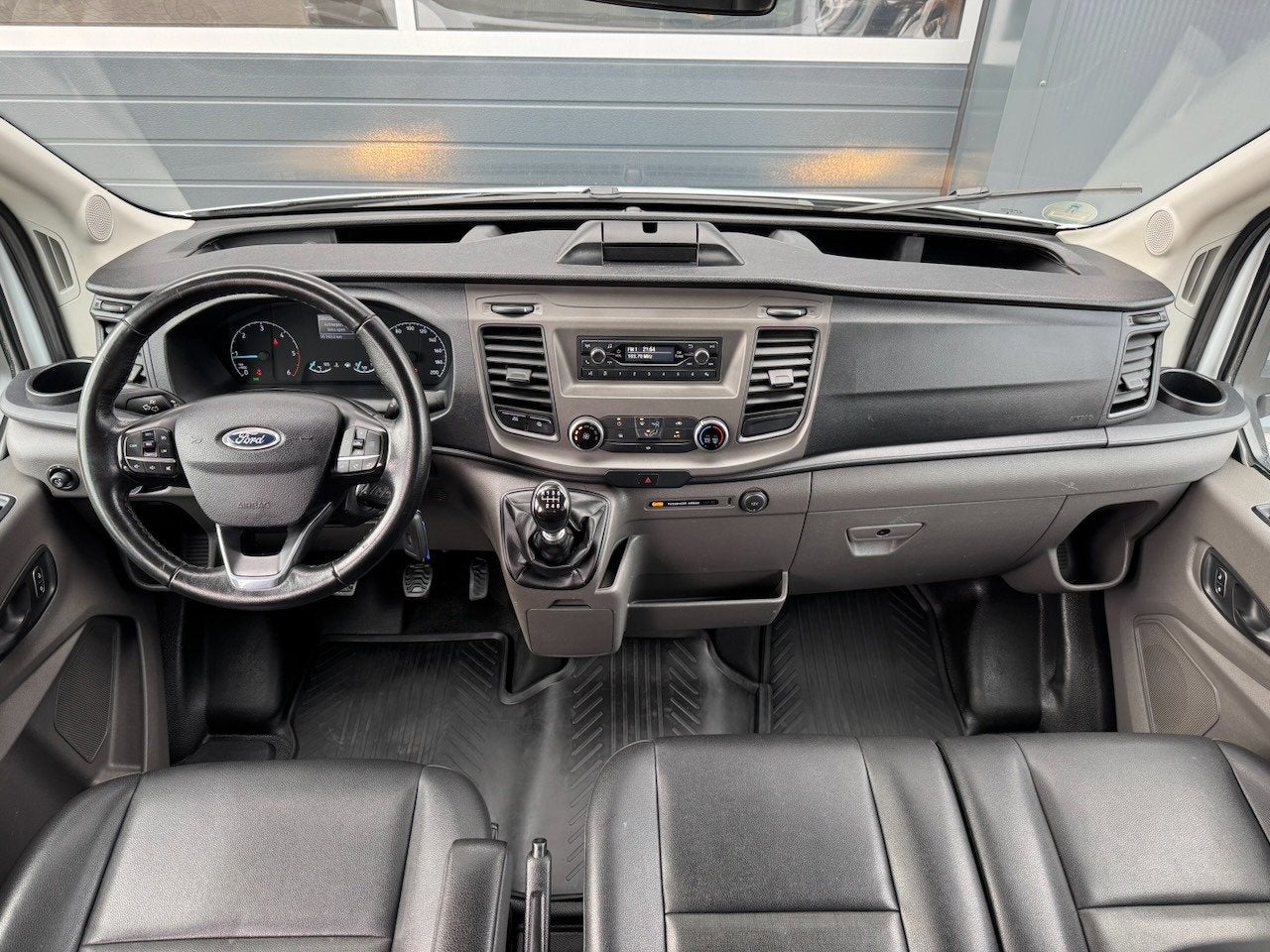 Ford Transit 350 2.0 TDCI L2H1 DC Trend 4WD | Open laadbak |, Auto's, Bestelauto's, Keurmerk '100% Onderhouden', 4 cilinders, Wit