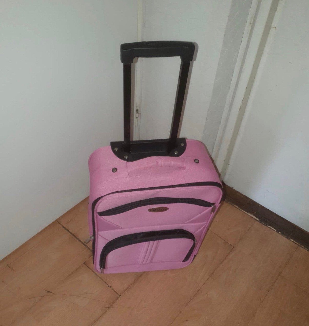 Leonardo Roze Handbagage Koffer met Wielen en Trekhaak, 50 tot 60 cm, Ophalen of Verzenden, Zo goed als nieuw, 35 tot 45 cm