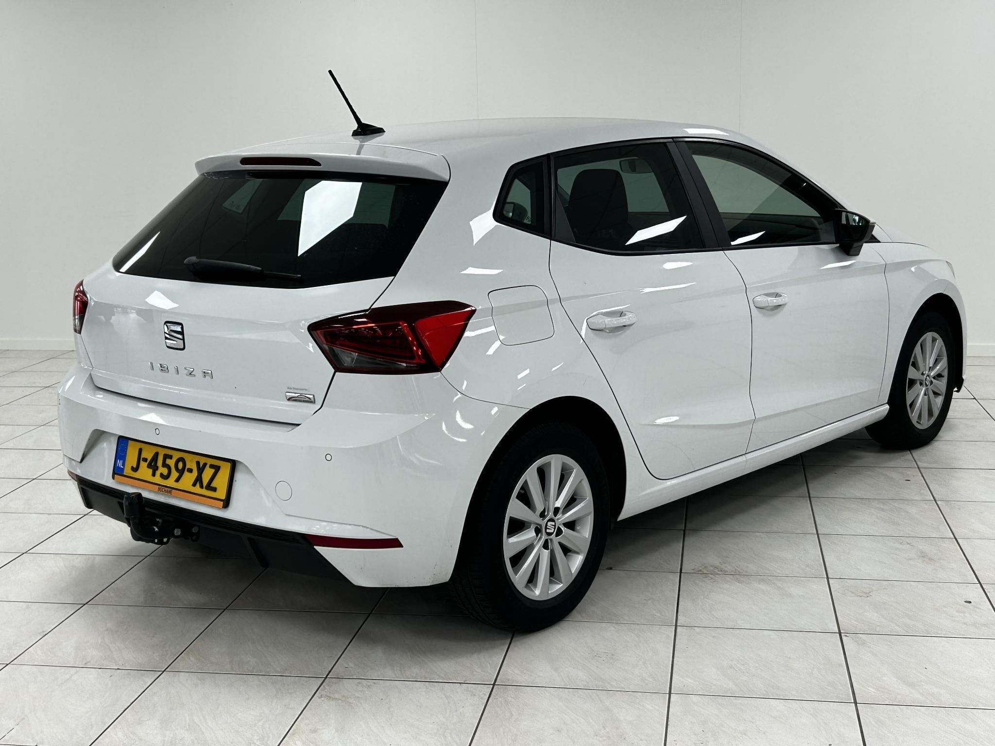 SEAT Ibiza 1.0 MPI Reference NAVIGATIE | TREKHAAK | PARKEERS, Stof, 540 kg, Met garantie (alle), Handgeschakeld