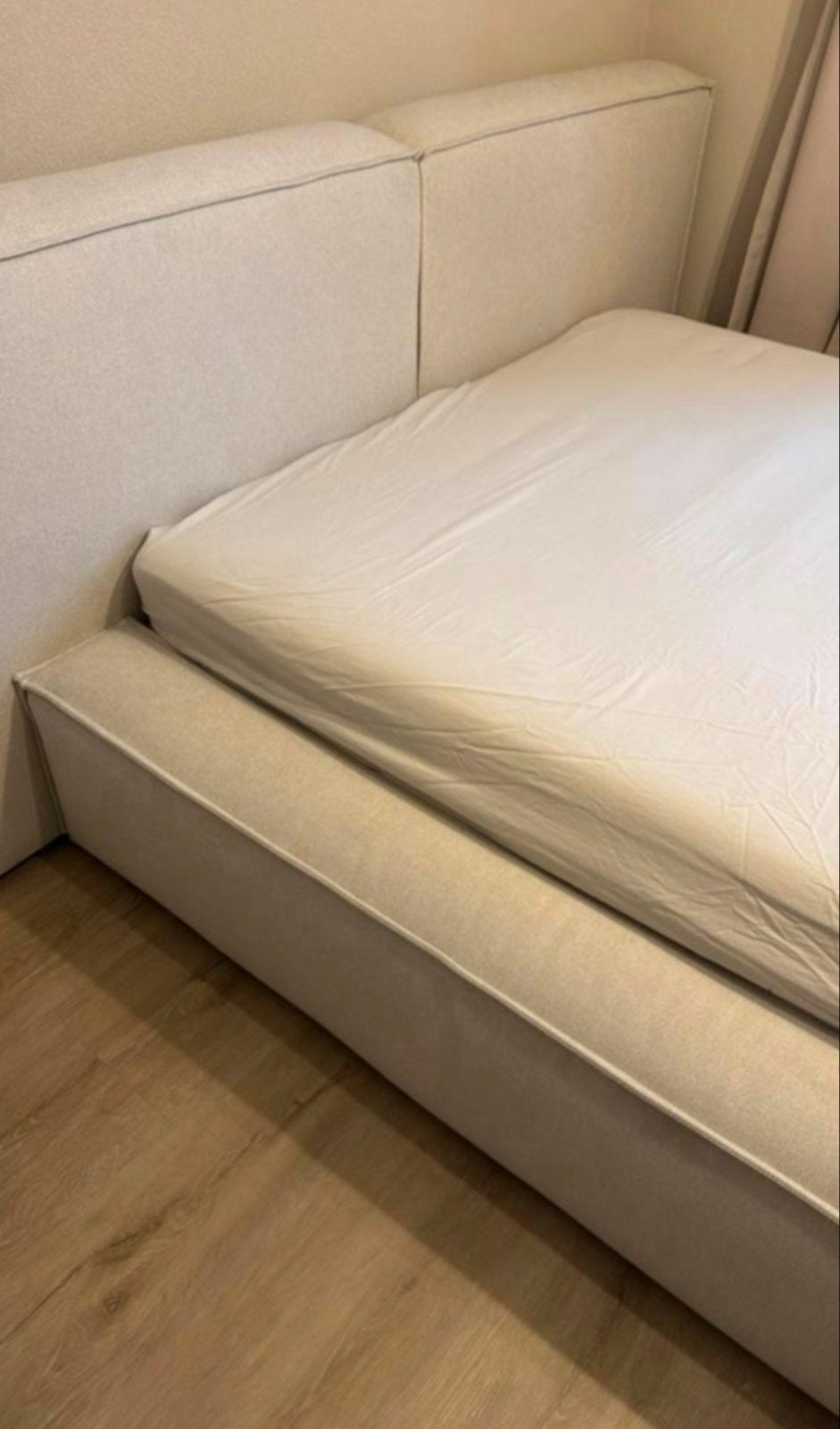 Gestoffeerd bed Lennon 140x200cm met opbergruimte, Ophalen, Beige, Tweepersoons, 140 cm