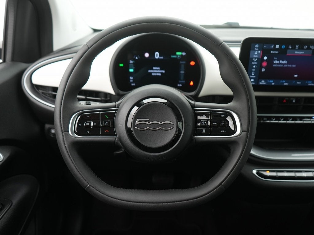 Fiat 500E Icon 42 kWh SoH 94,7% | Cruise Control | Camera |, Auto's, 12 maanden, Gebruikt, 4 stoelen, Wit