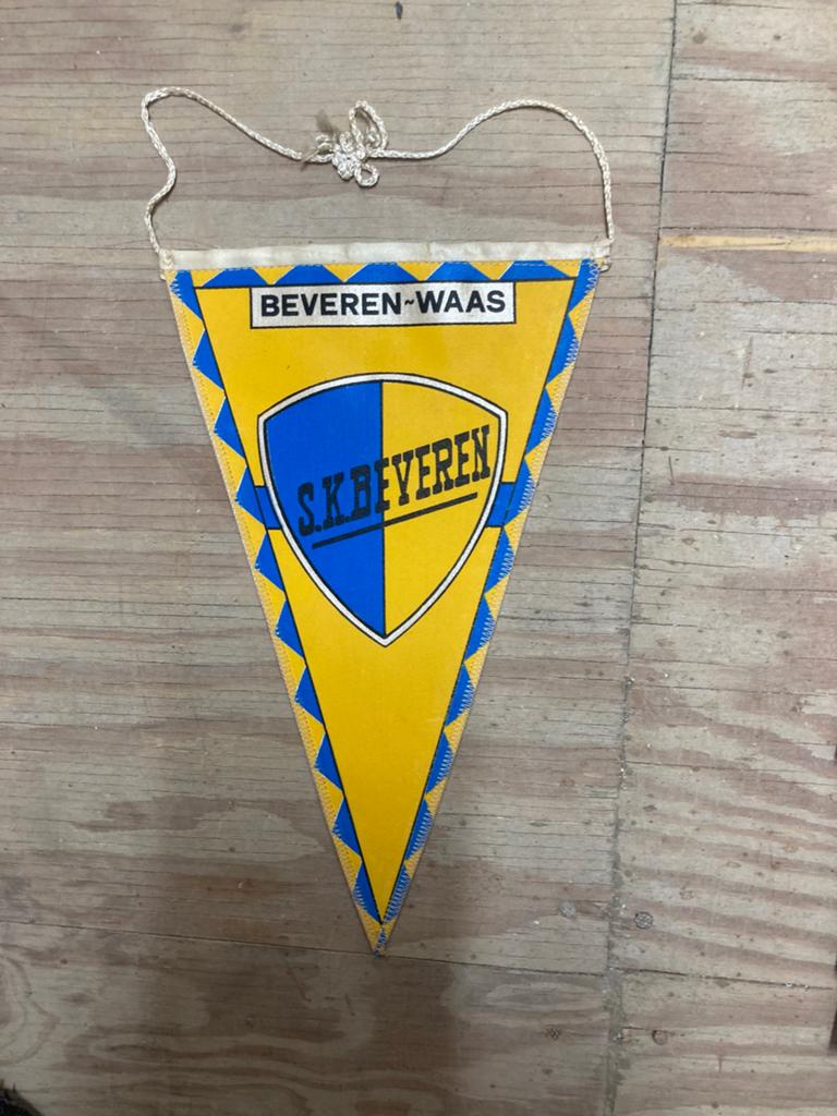 OUDER VAANTJE SK BEVEREN, Ophalen of Verzenden, Zo goed als nieuw, Buitenlandse clubs, Vaantje of Sjaal