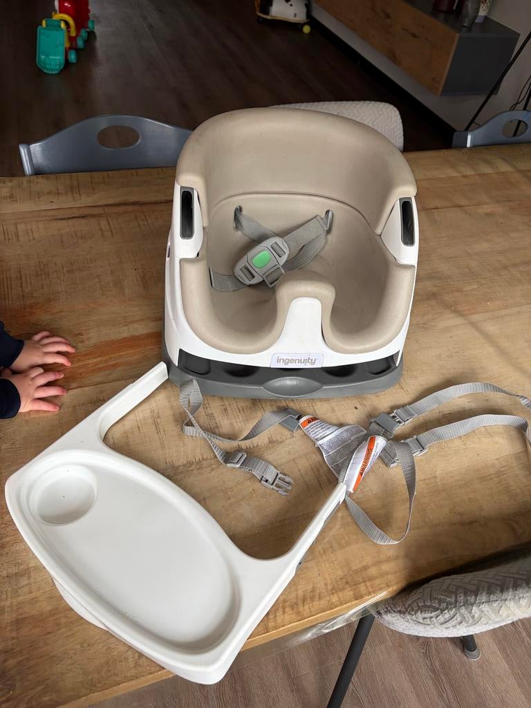 Ingenuity baby stoel met eetblad en gordel, Kinderen en Baby's, Ophalen, Gebruikt, Overige typen, Afneembaar eetblad