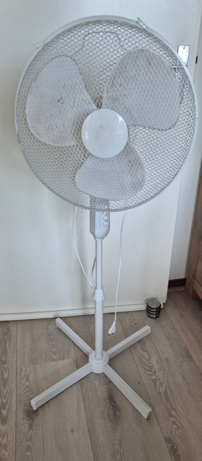 Witte Statiefventilator - Perfect voor warme dagen, Ophalen, Gebruikt, Statiefventilator