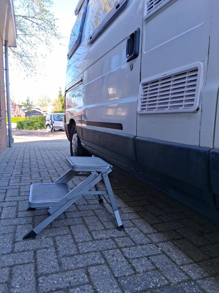 Opvouwbaar caravan opstapje, Ophalen
