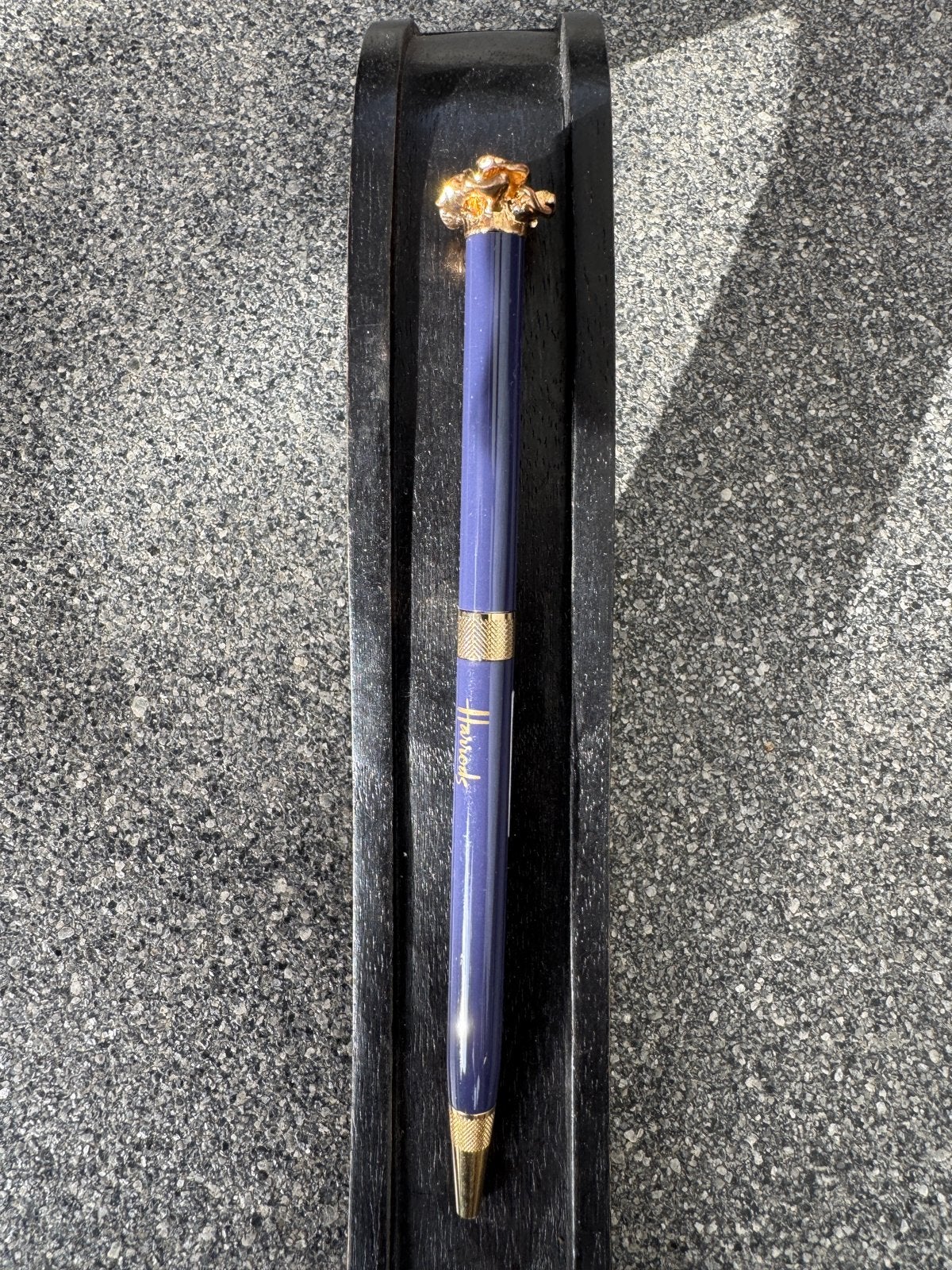 Mooie Harrods pen met roos detail, Verzamelen, Pennenverzamelingen, Ophalen of Verzenden, Gebruikt, Balpen, Overige merken