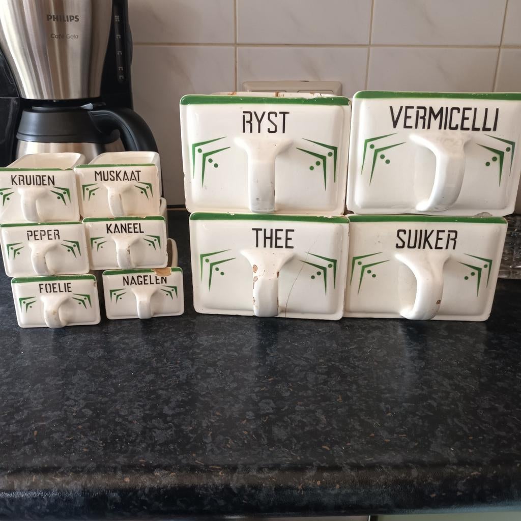 Bakjes voor oud kruidenrek, Ophalen