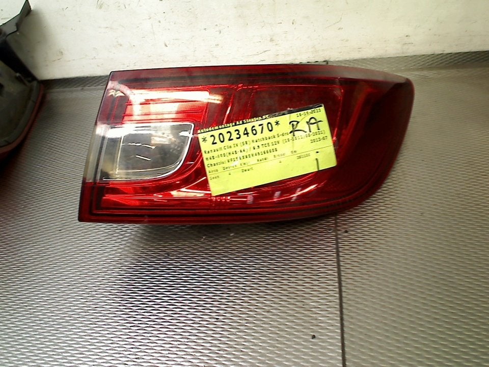Achterlicht Rechts BUITEN Renault Clio IV (5R) 265502631R, Gebruikt, Renault Deutschland AG, Dialog.deutschland@renault.de, Peter-Huppertz-Straße 5, Köln 51063, , Duitsland