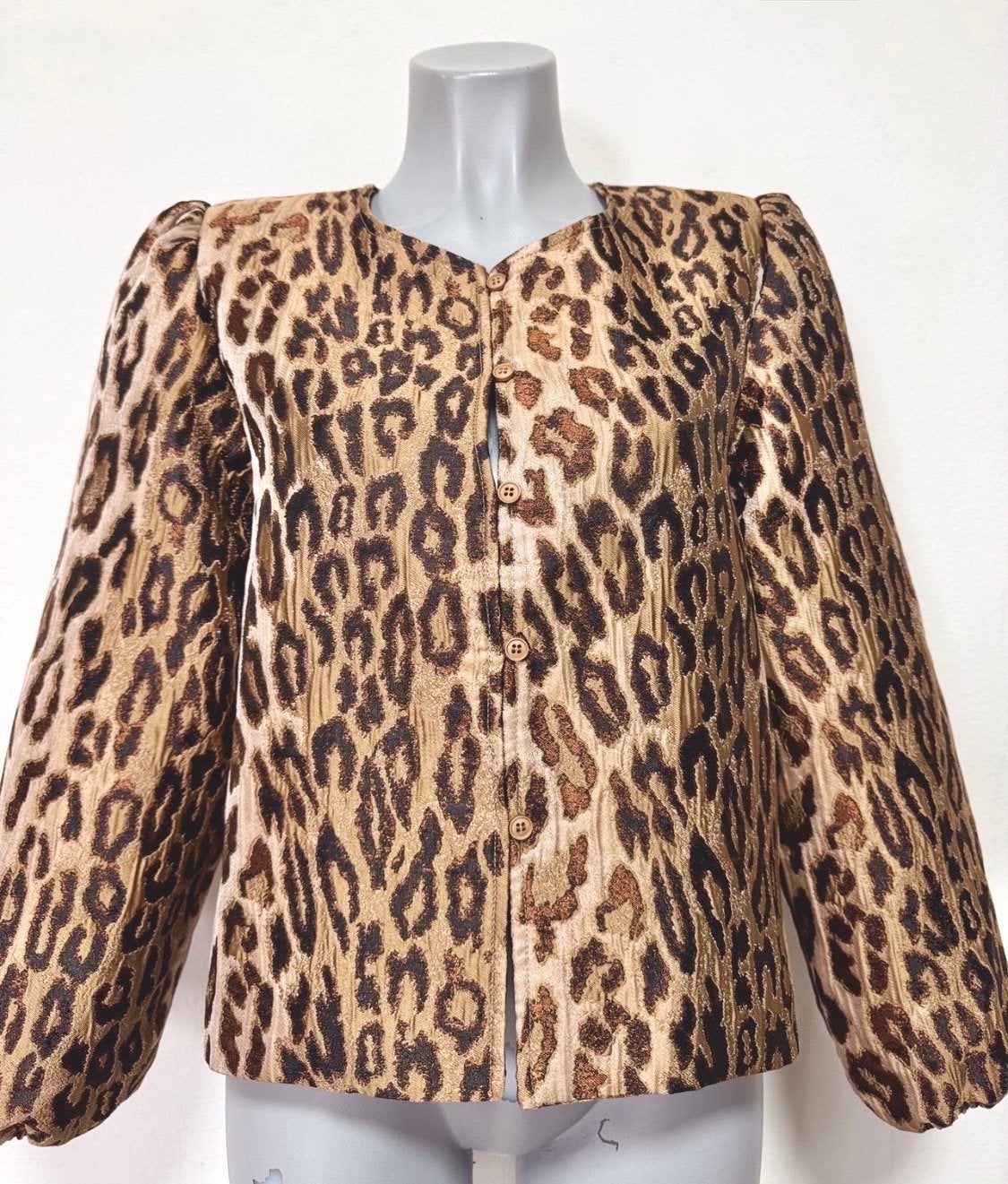 Ambika Leopardprint jasje met knopen Maat- M/L, Verzenden, Nieuw, Maat 38/40 (M), Bruin
