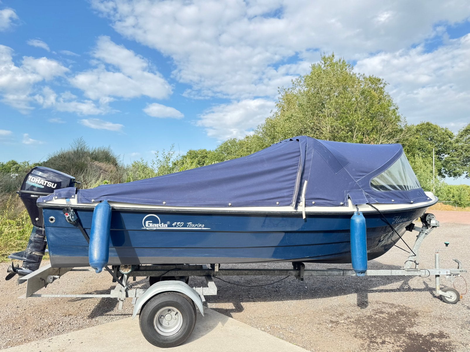 Garda 430 Touring met Tohatsu 9.8 pk en trailer, Watersport en Boten, Overige merken, Gebruikt, Buitenboordmotor, Biminitop