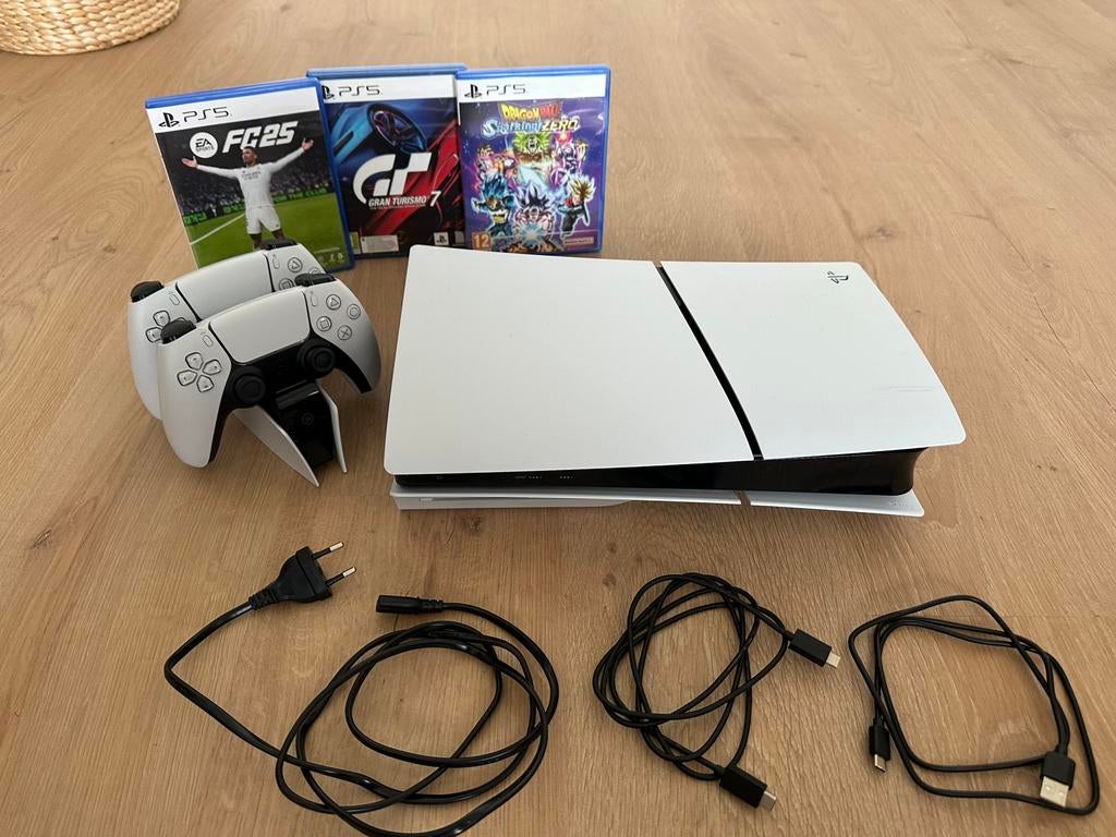 PlayStation 5 Slim Disc Edition + 2 controllers & Oplaadbase, Verzenden, Zo goed als nieuw