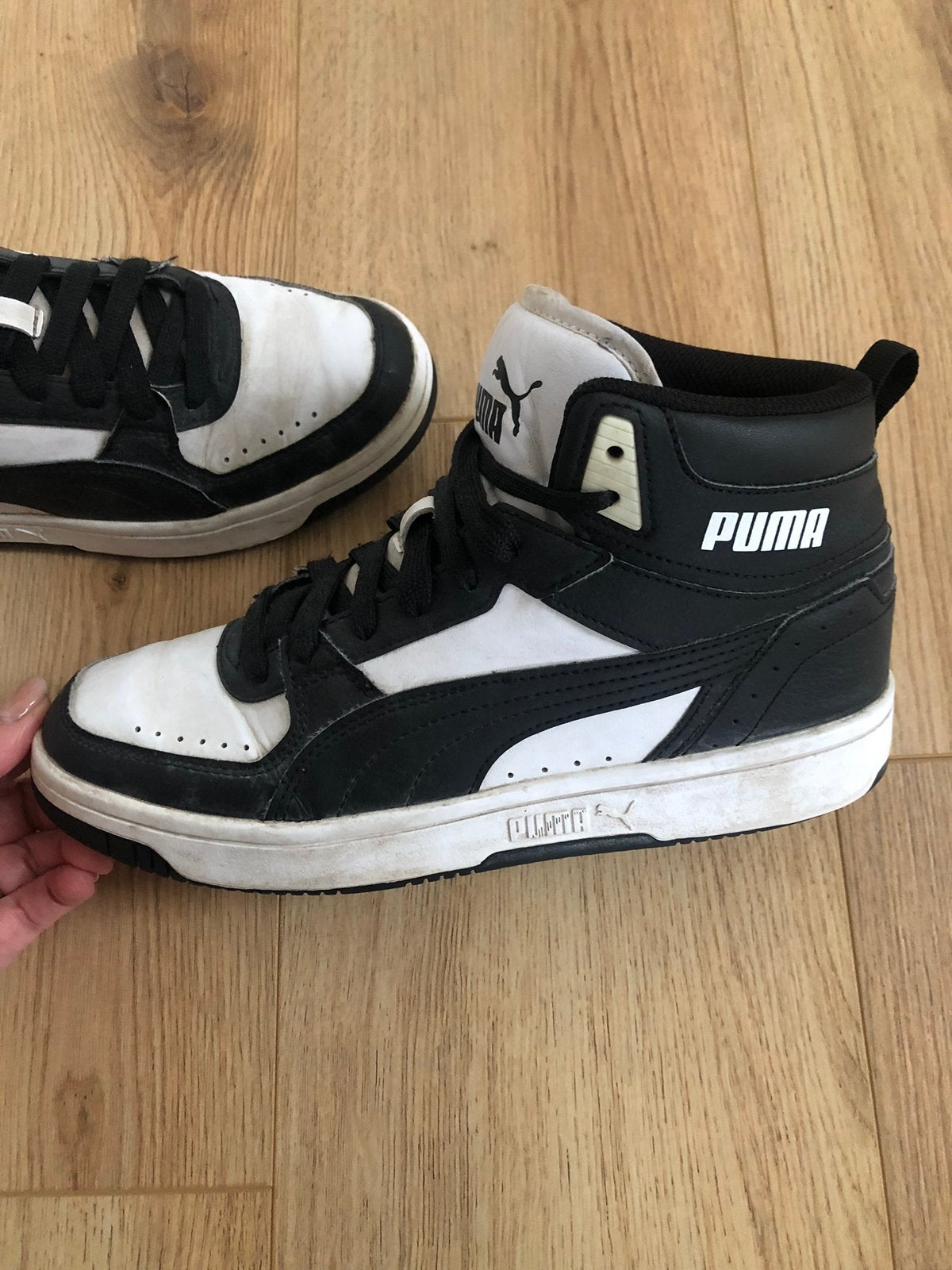 Stoere halfhoge Puma sneakers gympen zwart wit maat 39, Gebruikt, Schoenen, Ophalen of Verzenden, Jongen