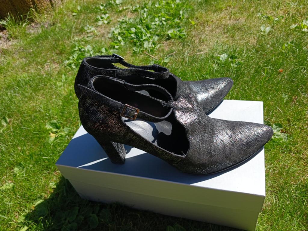 Lilian dames pump maat 39,5, Kleding | Dames, Schoenen, Lilian, Ophalen of Verzenden, Grijs, Gedragen