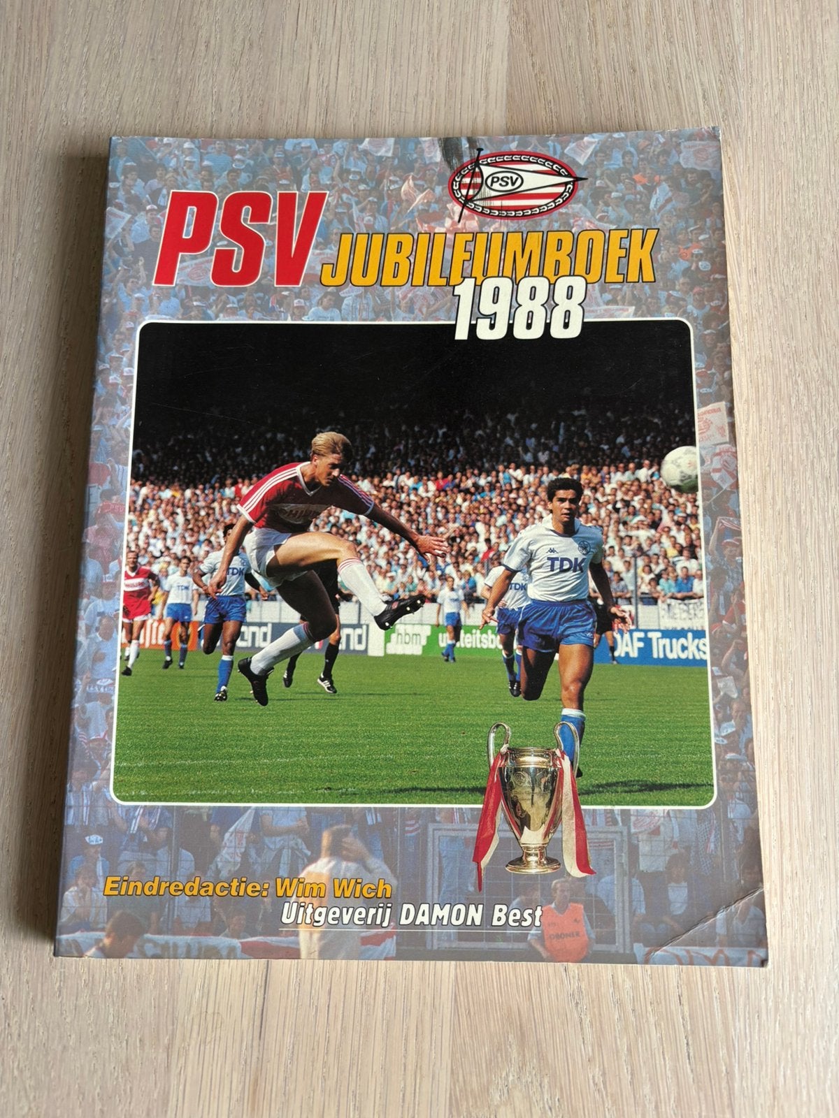 PSV boek “PSV jubileumboek 1988”, Verzenden, Balsport