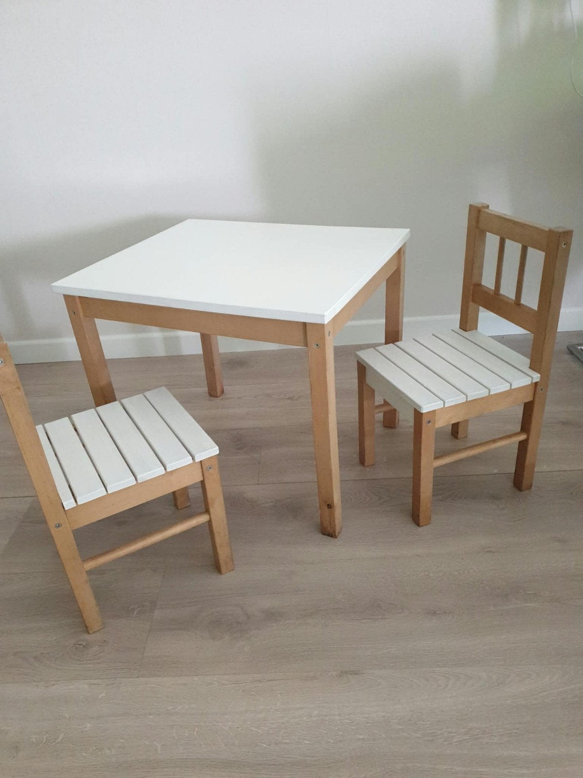 kindertafeltje met 2 stoeltjes, Kinderen en Baby's, Ophalen, Gebruikt, Tafel(s) en Stoel(en)