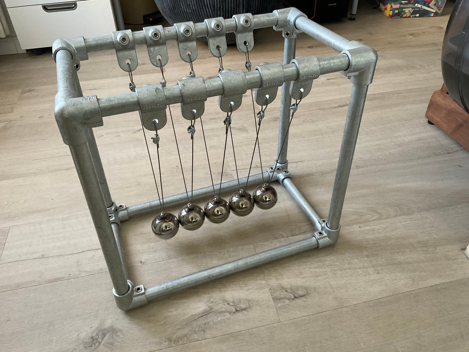 Gigantische grote Newtonpendel newton’s cradle, Ophalen, Zo goed als nieuw