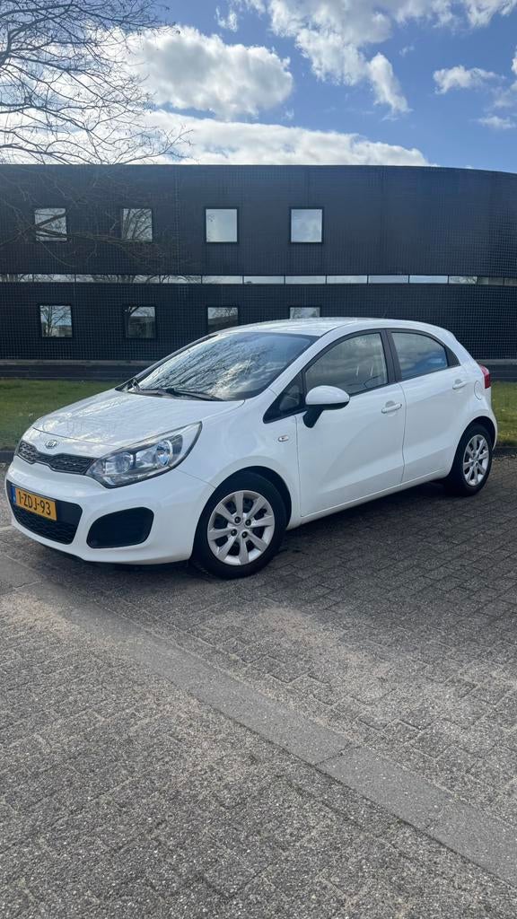 Kia Rio 1.2 I 5DRS 2014 Wit, Auto's, Kia, Bedrijf, Rio, Benzine, A, Hatchback, Handgeschakeld, Origineel Nederlands, Wit, Zwart