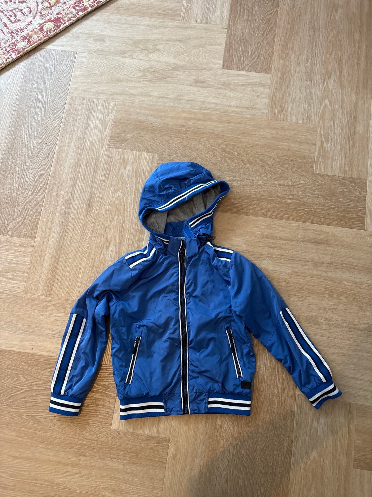 Blauwe tussen jasje Orange Stars maat 128/134, Ophalen, Gebruikt, Jongen, Jas