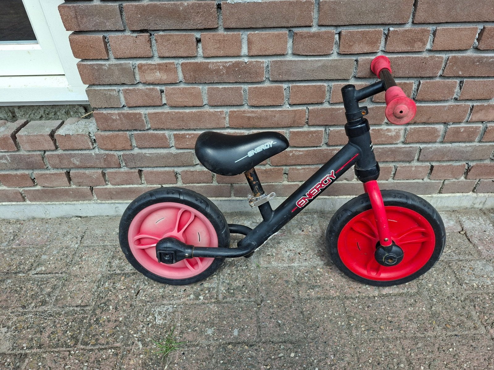 Loopfiets Energy Zwart/Rood - Gebruikt, Ophalen of Verzenden, Gebruikt, Loopfiets