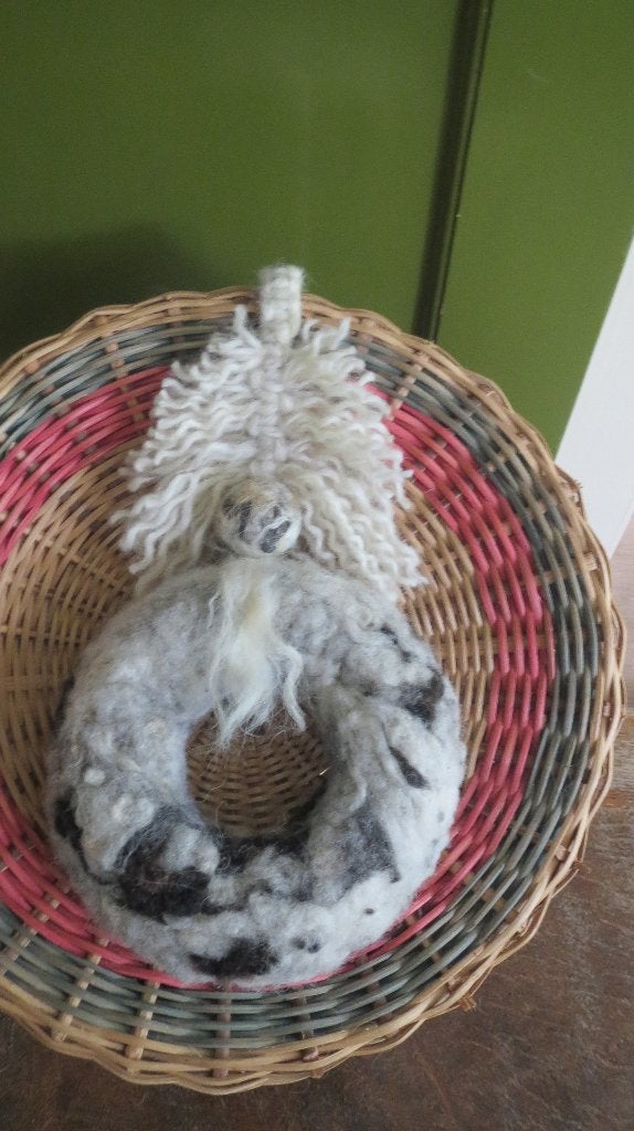wol krans wanddecoratie, ge-naald-vilte wol, bont schaap, Verzenden, Krans, 20 cm, Nieuw