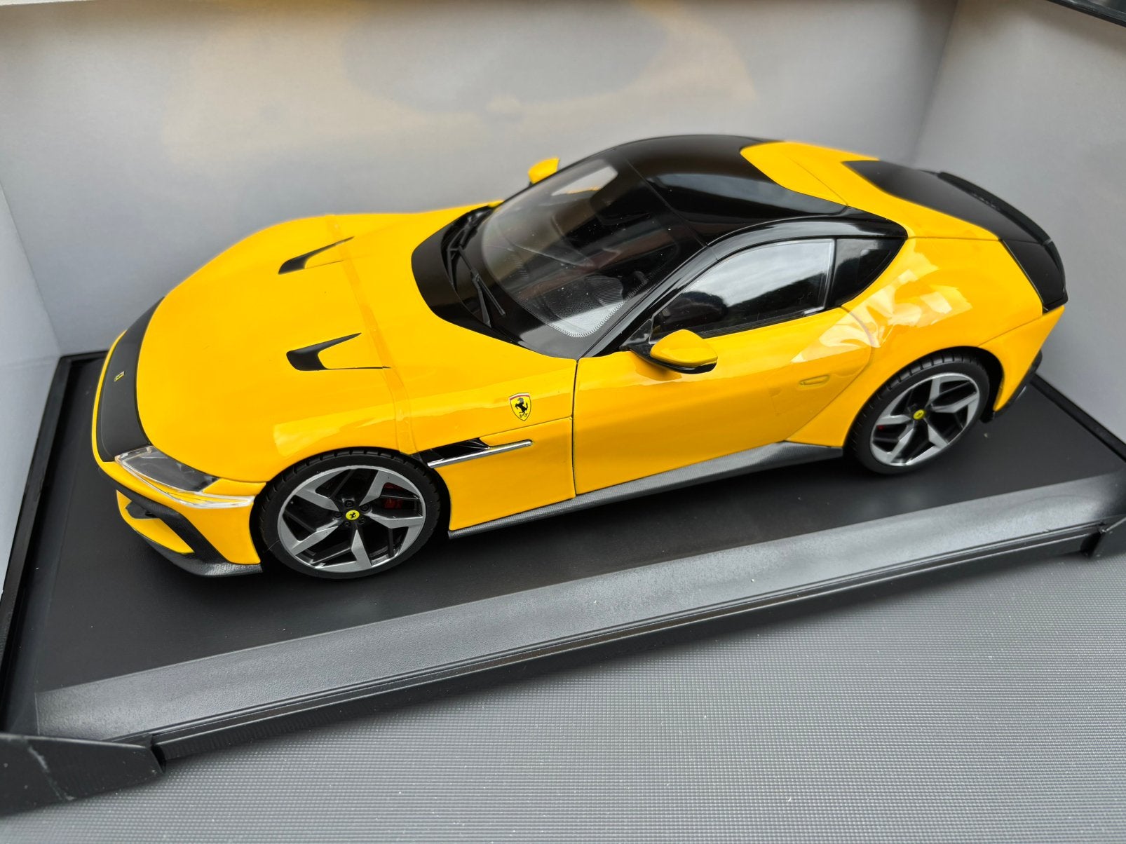 Ferrari 12 Cilindri Giallo Modena Polistil 1:18, Hobby en Vrije tijd, Modelauto's | 1:18, Overige merken, ., Nieuw, Ophalen of Verzenden