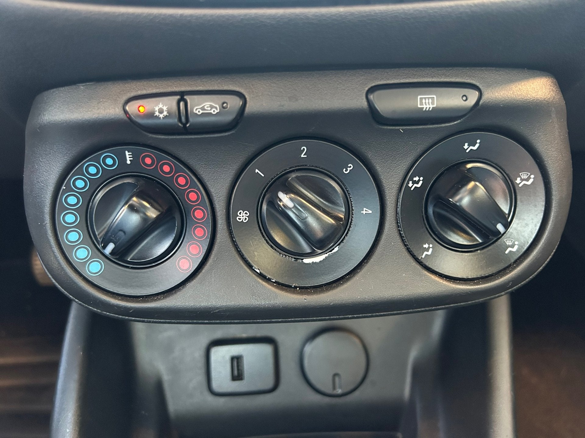 Foto 6 van Opel Corsa 1.2 Black Edition |Apple Carplay|Airco|1EIG|Cruis