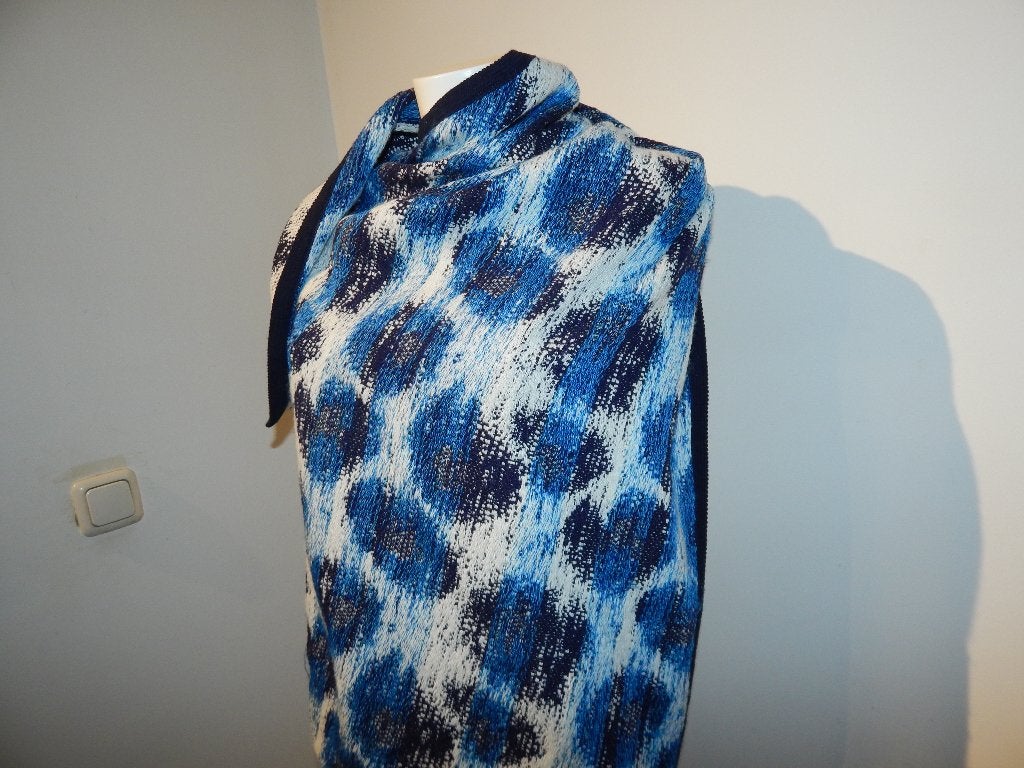 Pom Amsterdam mooie diehoek shawl in motief 2 kanten draag, Maat 38/40 (M), Verzenden, Zo goed als nieuw, Sjaal