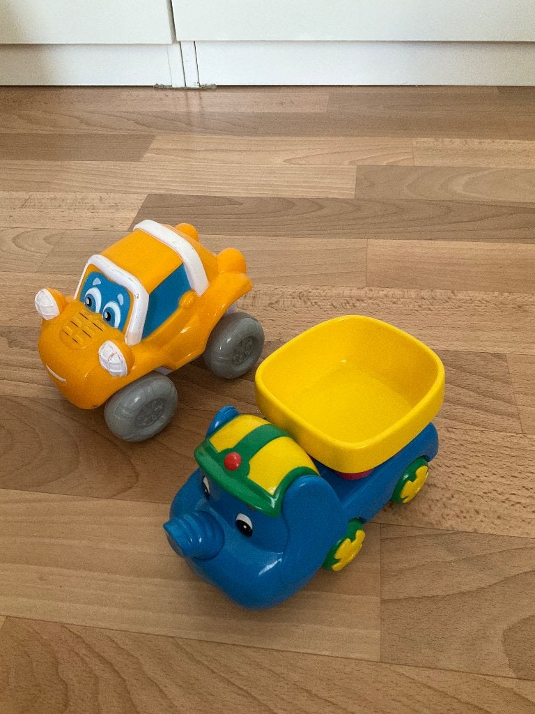 Te koop: Clementoni auto met geluid en olifanten autootje, Ophalen of Verzenden, Gebruikt, Auto, Met wieltjes