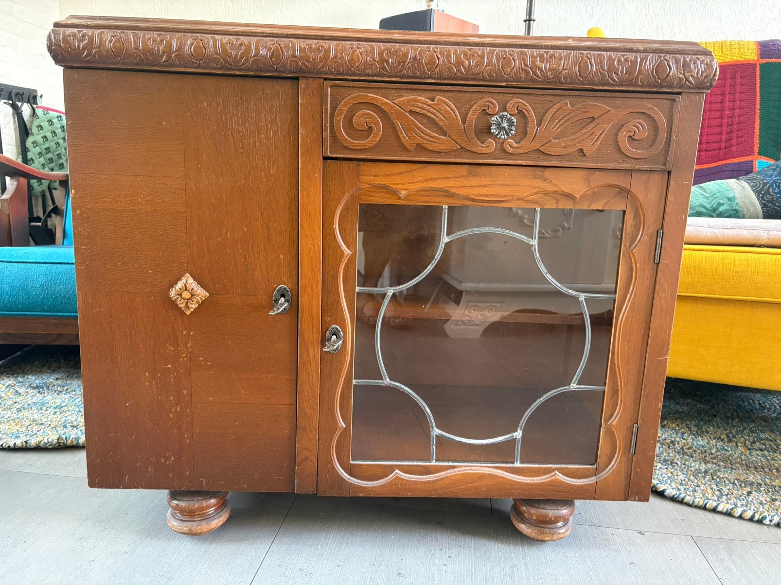 Mooi retro kastje met vitrine raam, Ophalen
