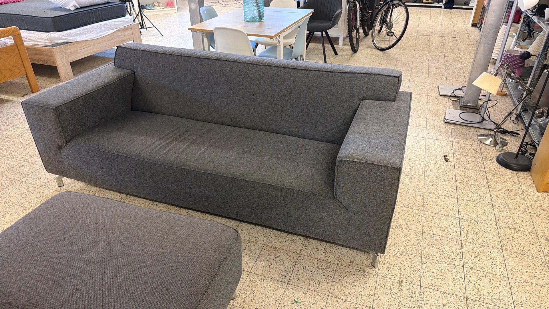 Moderne grijze bank met poef, Ophalen, ., ., Stof