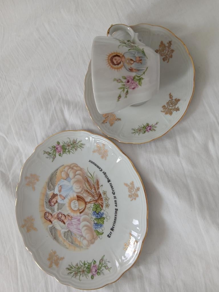 Serviesset 1e H.Communie, Huis en Inrichting, Keuken | Servies, Ophalen of Verzenden, Zo goed als nieuw, Overige stijlen, Kop(pen) en/of Schotel(s)
