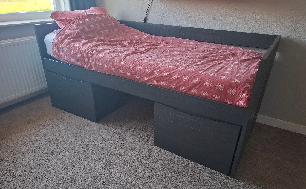 Stoer houten (jongens)bed, Ophalen, 85 tot 100 cm, Zo goed als nieuw, Lattenbodem