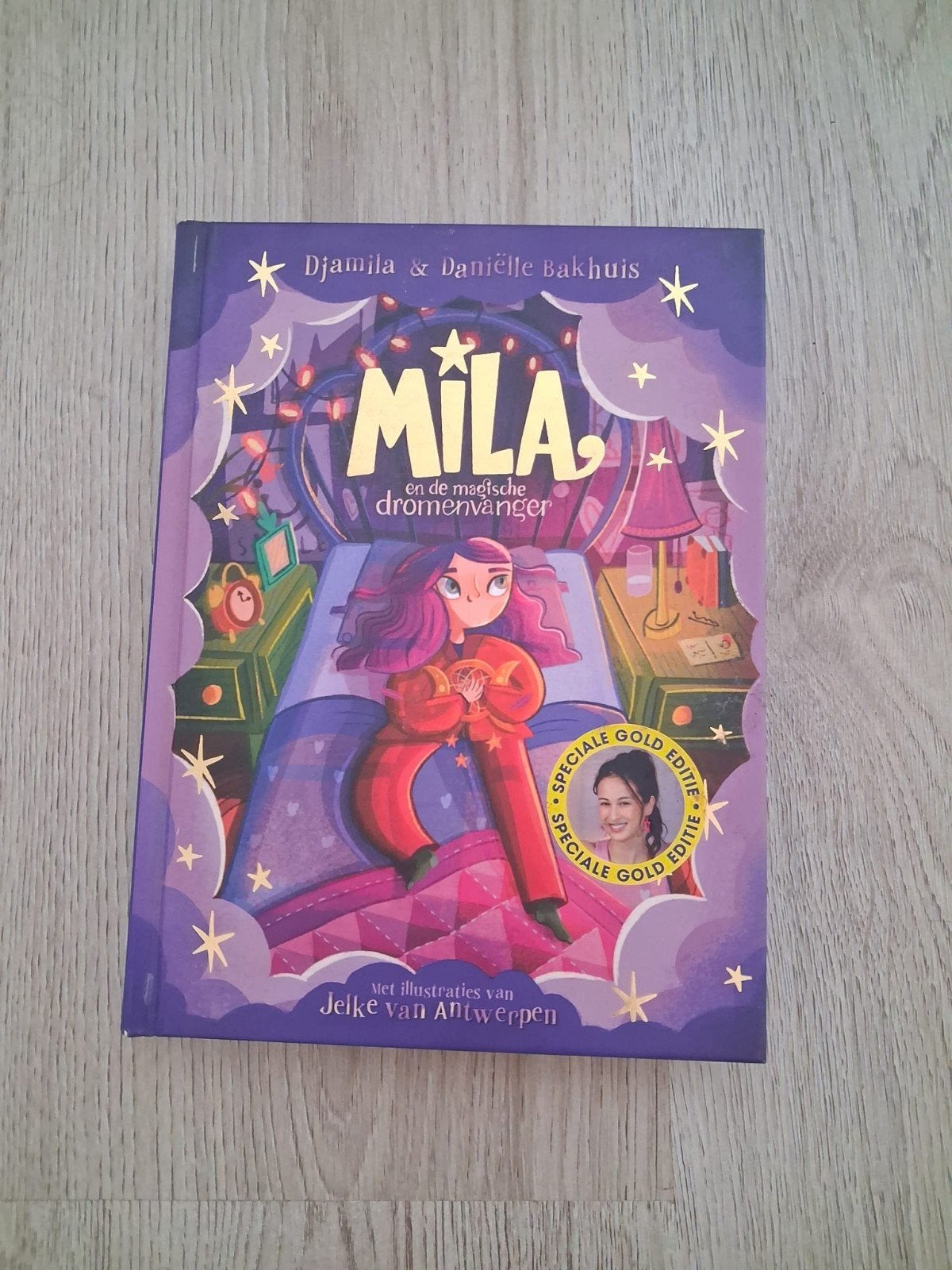 Mila en de Magische Dromenvanger - Speciale Gold Editie, Ophalen, Zo goed als nieuw, Djamila & Daniëlle Bakhuis, Fictie