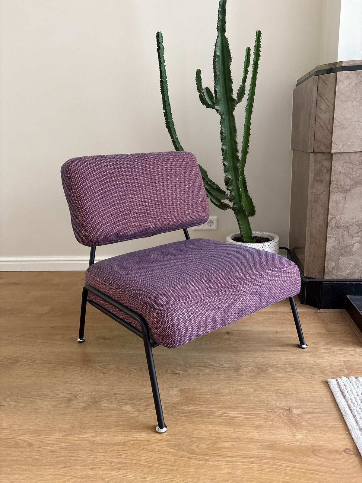 Stijlvolle Made fauteuil Knox - Paars/zwart/donkerrood, Ophalen, Minder dan 75 cm, Zo goed als nieuw, Stof