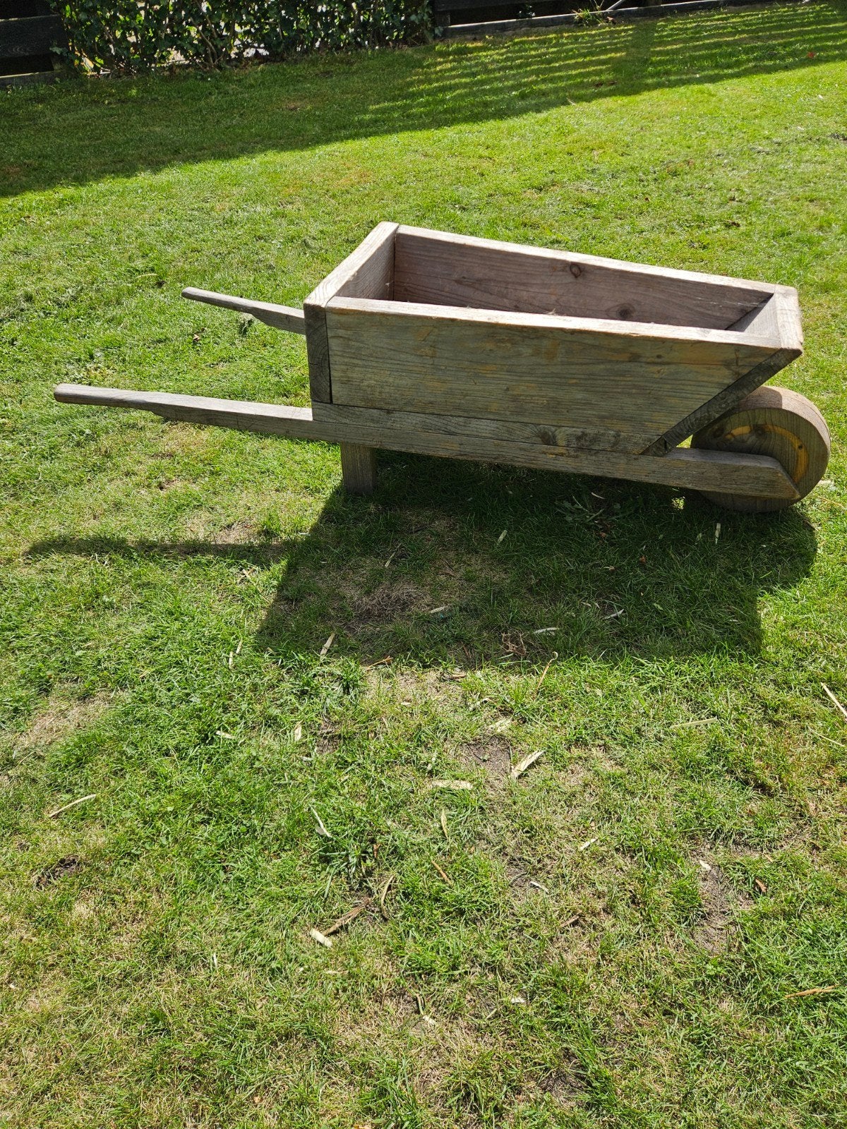 Decoratieve houten kruiwagen voor tuin of decoratie, Ophalen, Gebruikt, Handmatig, Onbekend