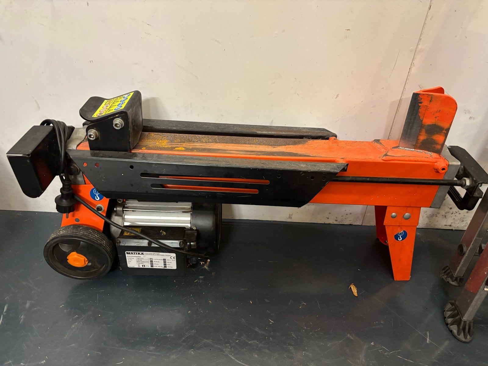 Te huur: Elektrische Kloofmachine - Matika, Tuin en Terras, Ophalen of Verzenden, Gebruikt, Elektrisch, Liggend