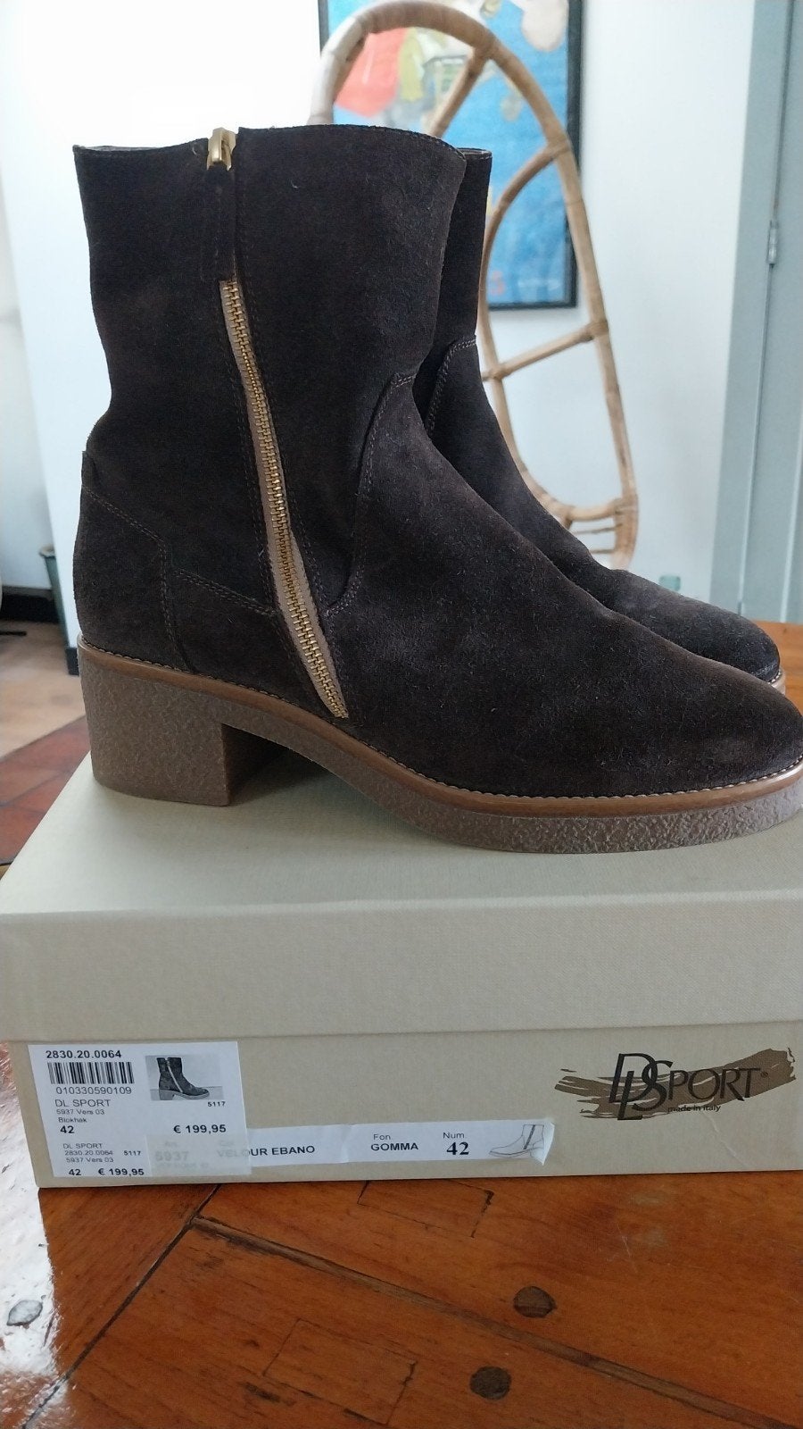 Nieuwe bruin suede enkel laarsjes. DL Sport. Italiaans., Bruin, Lage of Enkellaarzen, Nieuw, Ophalen of Verzenden