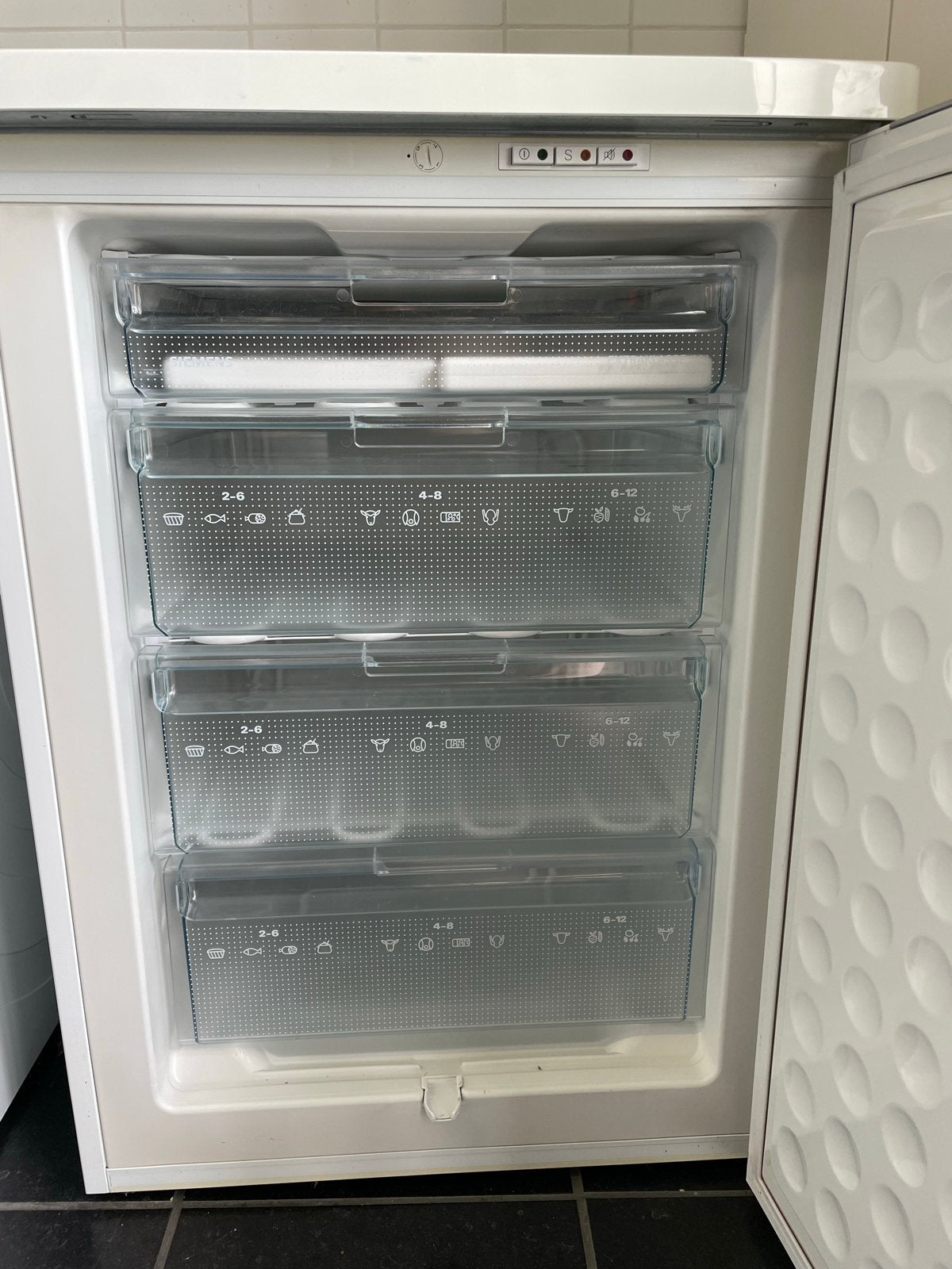 Siemens Extraklasse Vriezer - Compact en Energiezuinig, Gebruikt, 75 tot 100 liter, Met aparte vriezer, 45 tot 60 cm