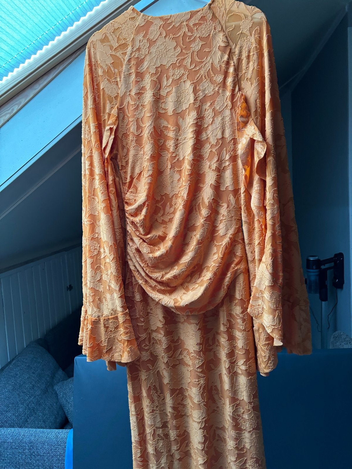 ASOS DESIGN Oranje Jurk met Bloemenprint en Ruches, Maat 38/40 (M), Oranje, Ophalen of Verzenden, Zo goed als nieuw