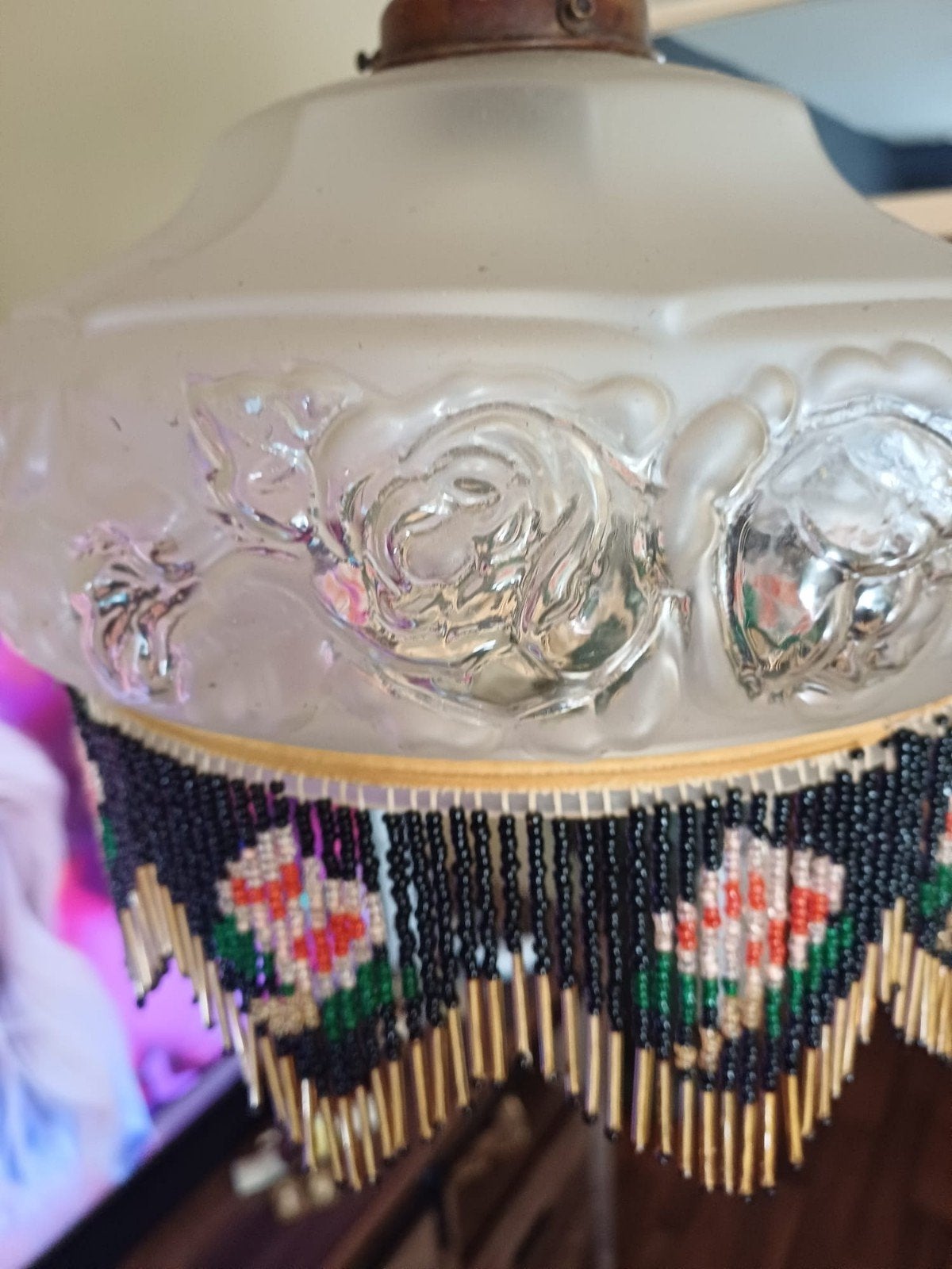Antieke hanglamp met kralenrand, Ophalen