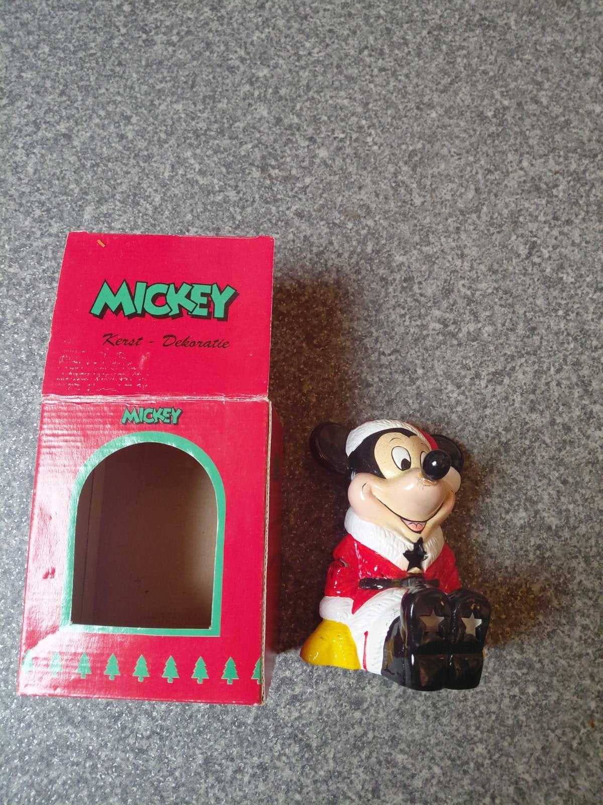 kerst Mickey, Ophalen