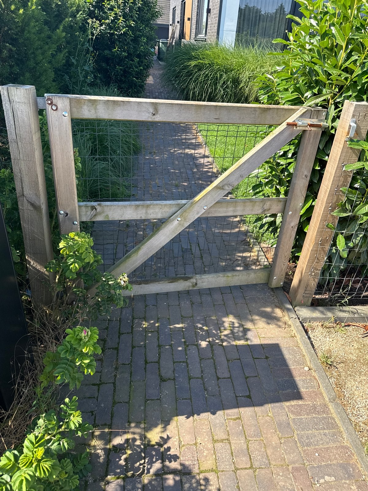 Houten tuinpoort met hang- en sluitwerk, Tuin en Terras, Tuinpoorten, Gebruikt, Looppoort, Hout, 100 tot 150 cm, Ophalen