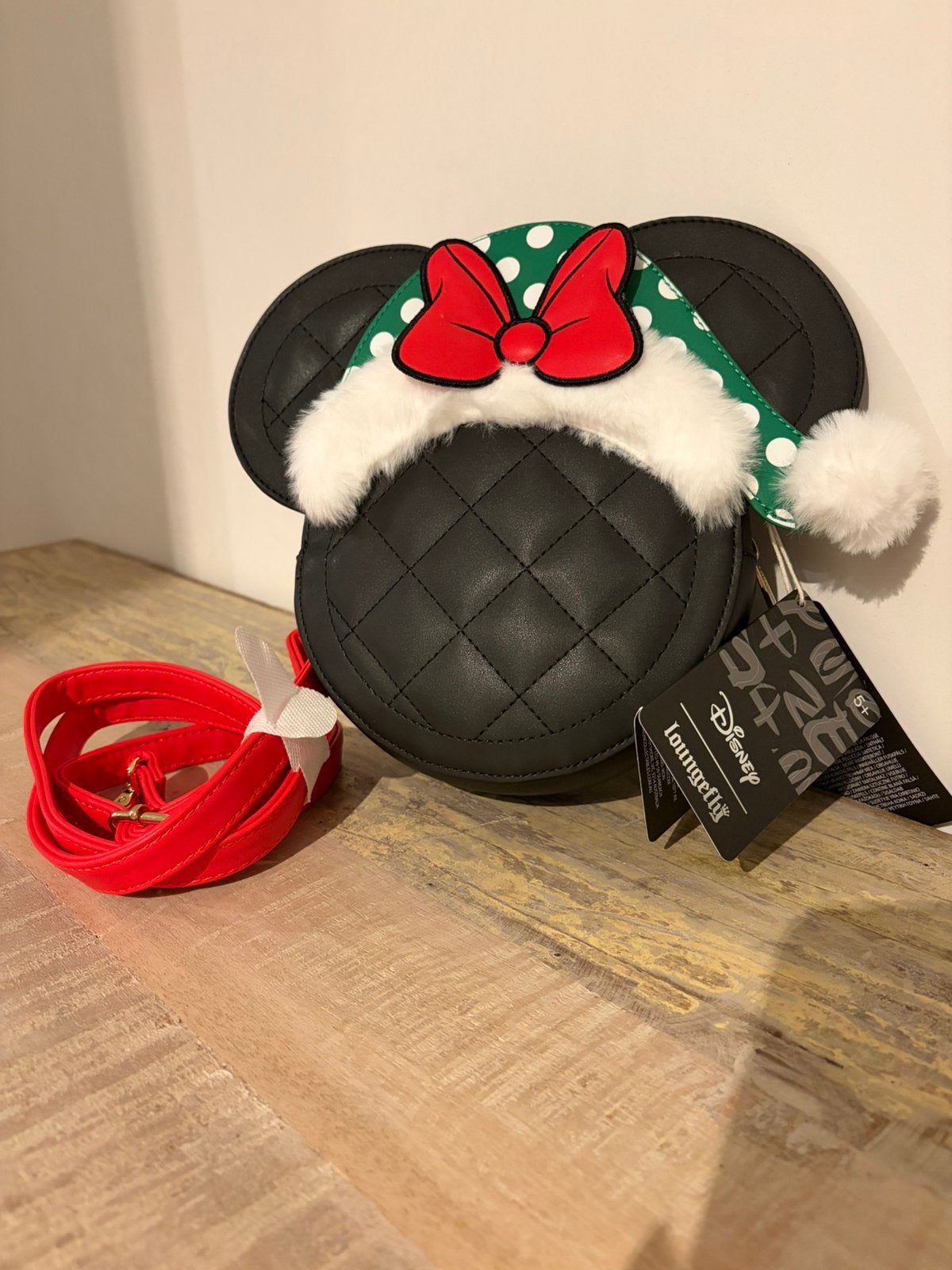 Disney Loungefly Minnie Mouse Santa Hat Crossbody – nieuw, Ophalen of Verzenden, Mickey Mouse, Zo goed als nieuw, Beeldje of Figuurtje