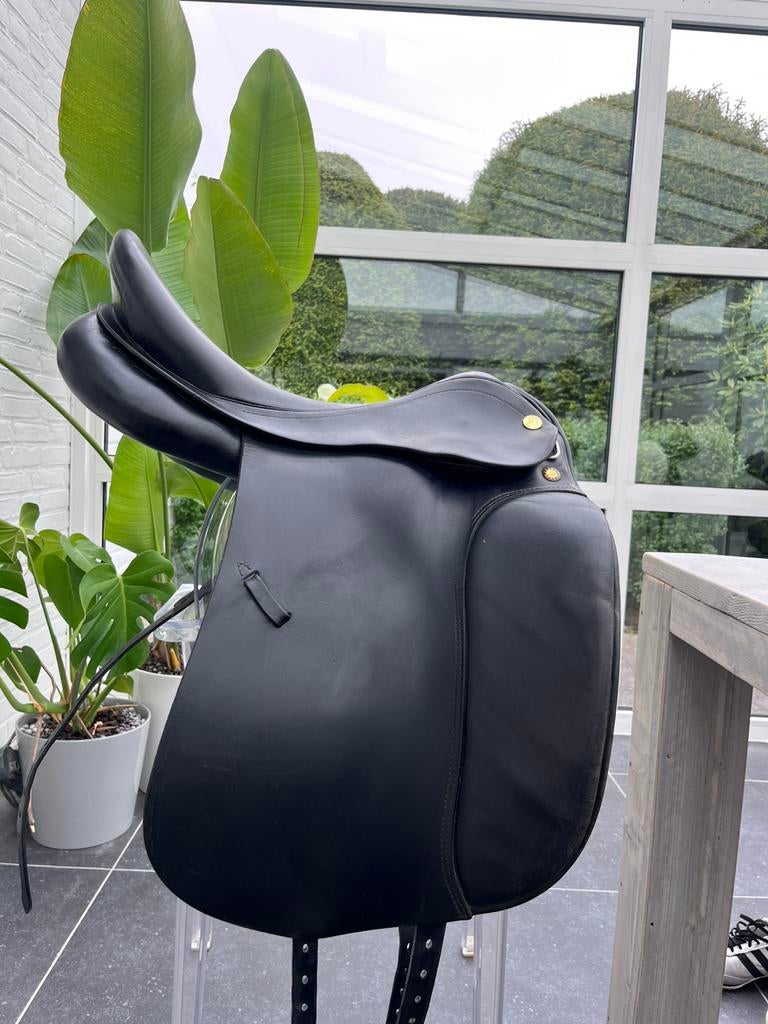 Prestige top dressage 17 inch medium dressuurzadel, Dieren en Toebehoren, Paarden en Pony's | Zadels, Ophalen of Verzenden, Gebruikt