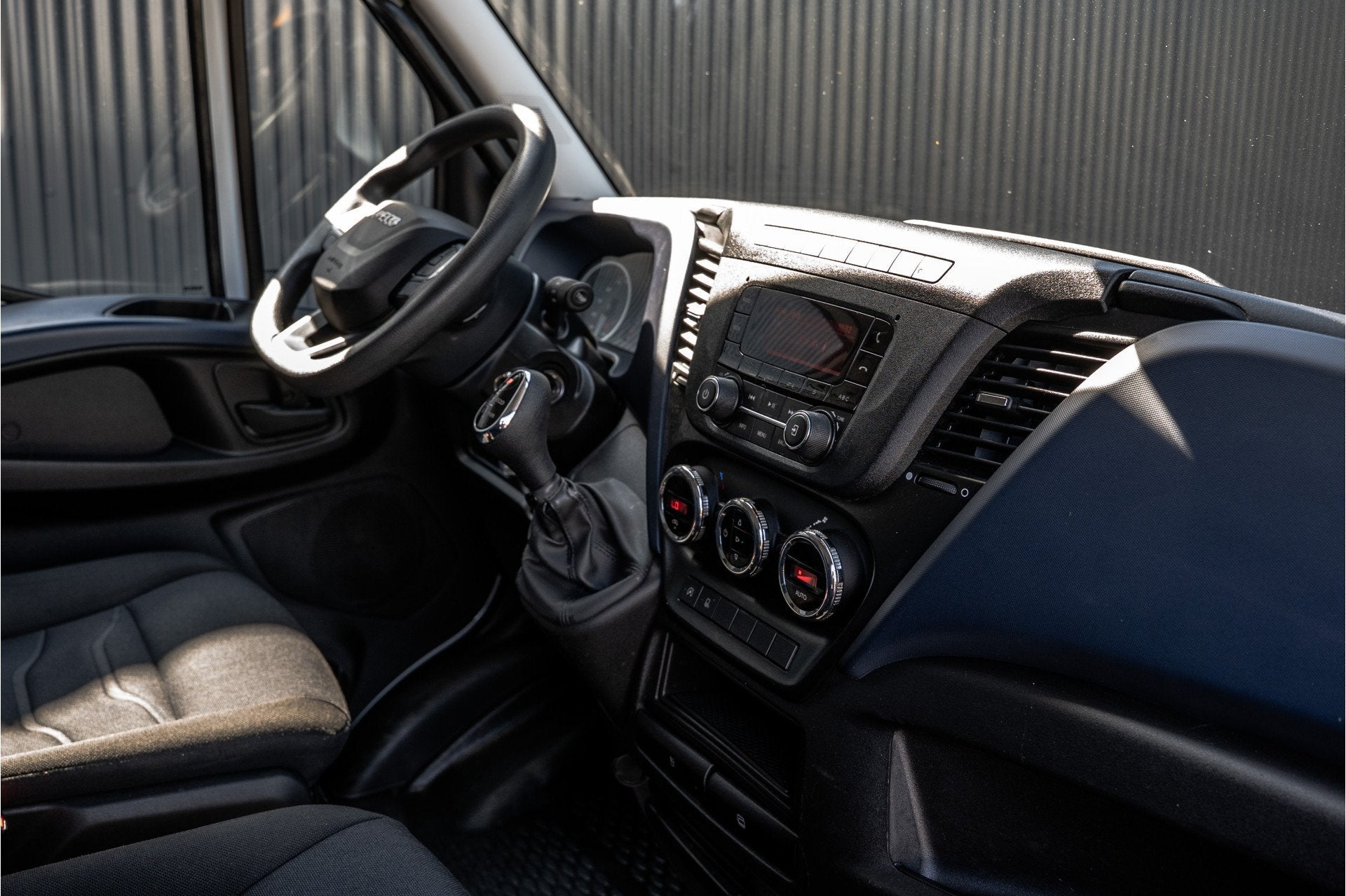 Iveco Daily 35S14V 2.3 L2H2 | Automaat | 1e Eigenaar | Euro, Auto's, Bestelauto's, Gebruikt, Euro 6, Wit, Bedrijf