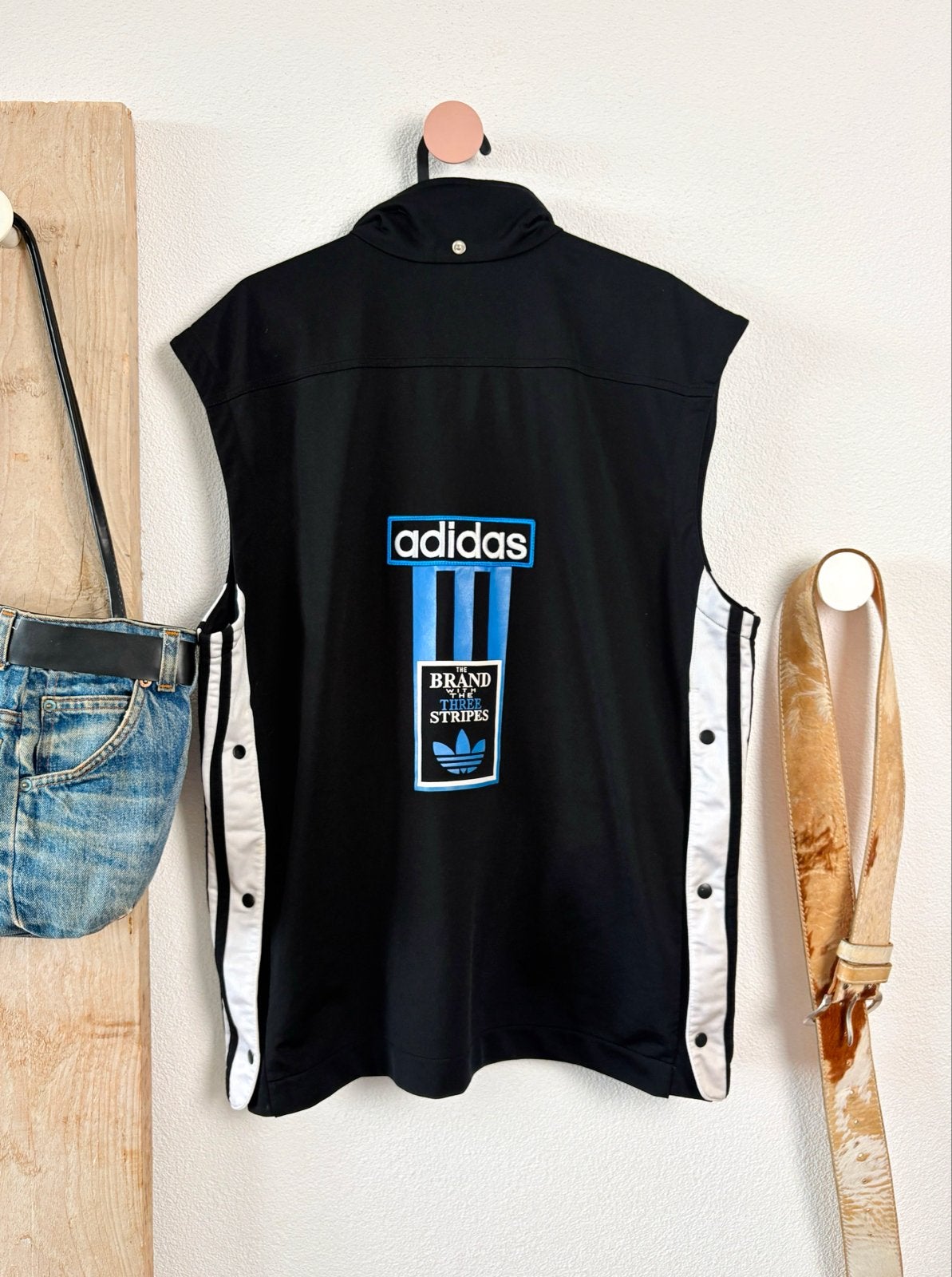 Adidas mouwloos jack met rits en drukknopen, Verzenden, Zo goed als nieuw, Maat 38/40 (M), Zwart