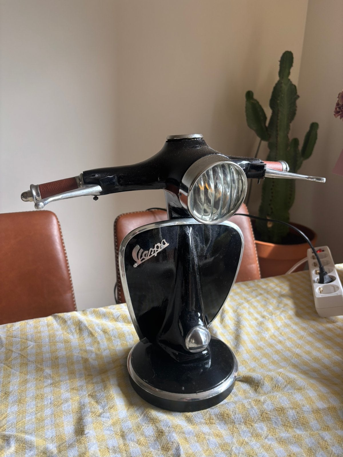 Vespa tafel lamp Zwart  Retro Vespa lamp industrieel lamp, LED verlichting, Overige merken, E14 (klein), Ophalen of Verzenden