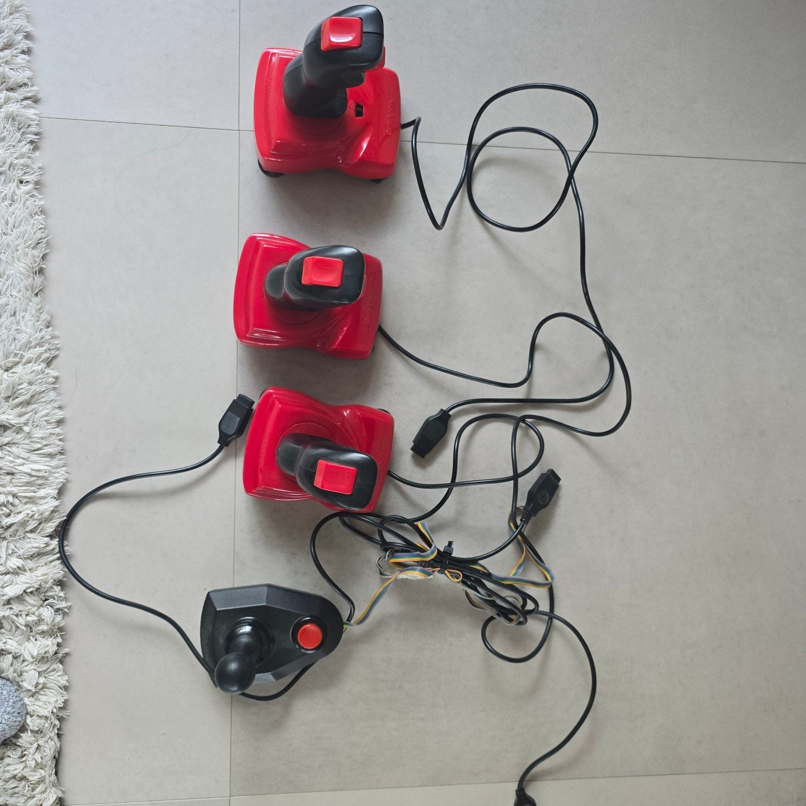 Joysticks voor Atari/Commodore (3 van 4 werkend), Ophalen of Verzenden, Gebruikt, Diverse